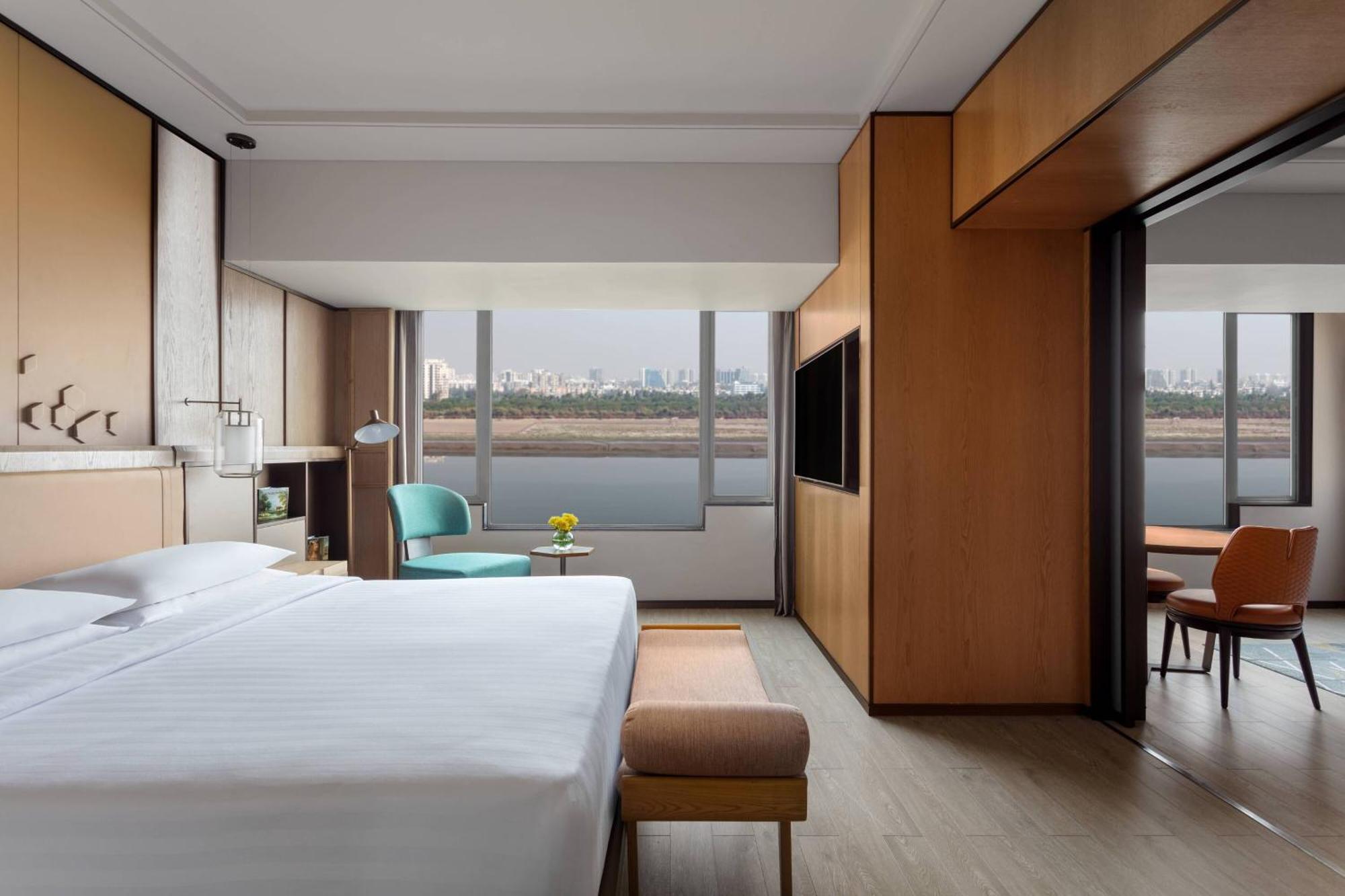 Surat Marriott Hotel Exterior foto