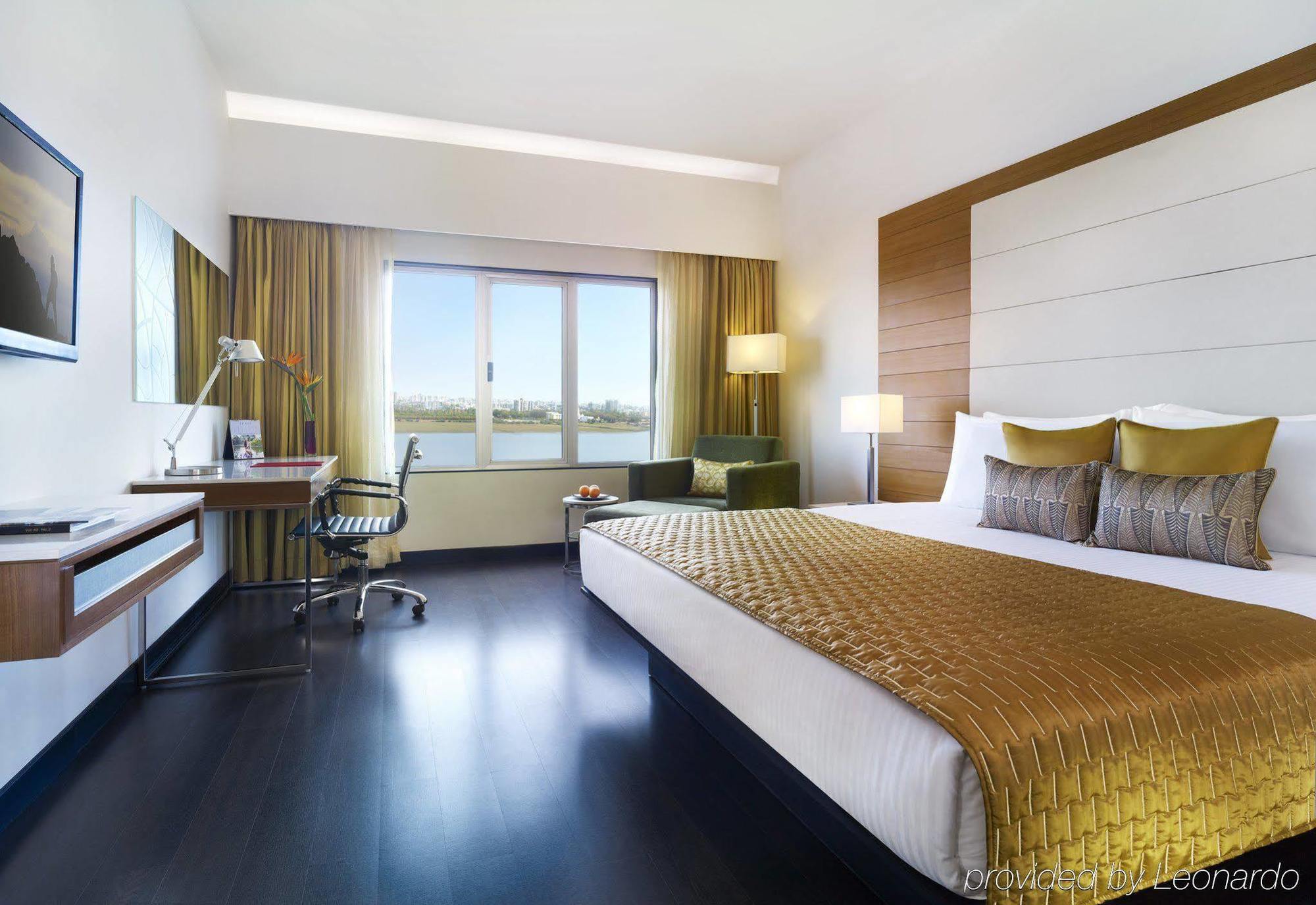 Surat Marriott Hotel Exterior foto
