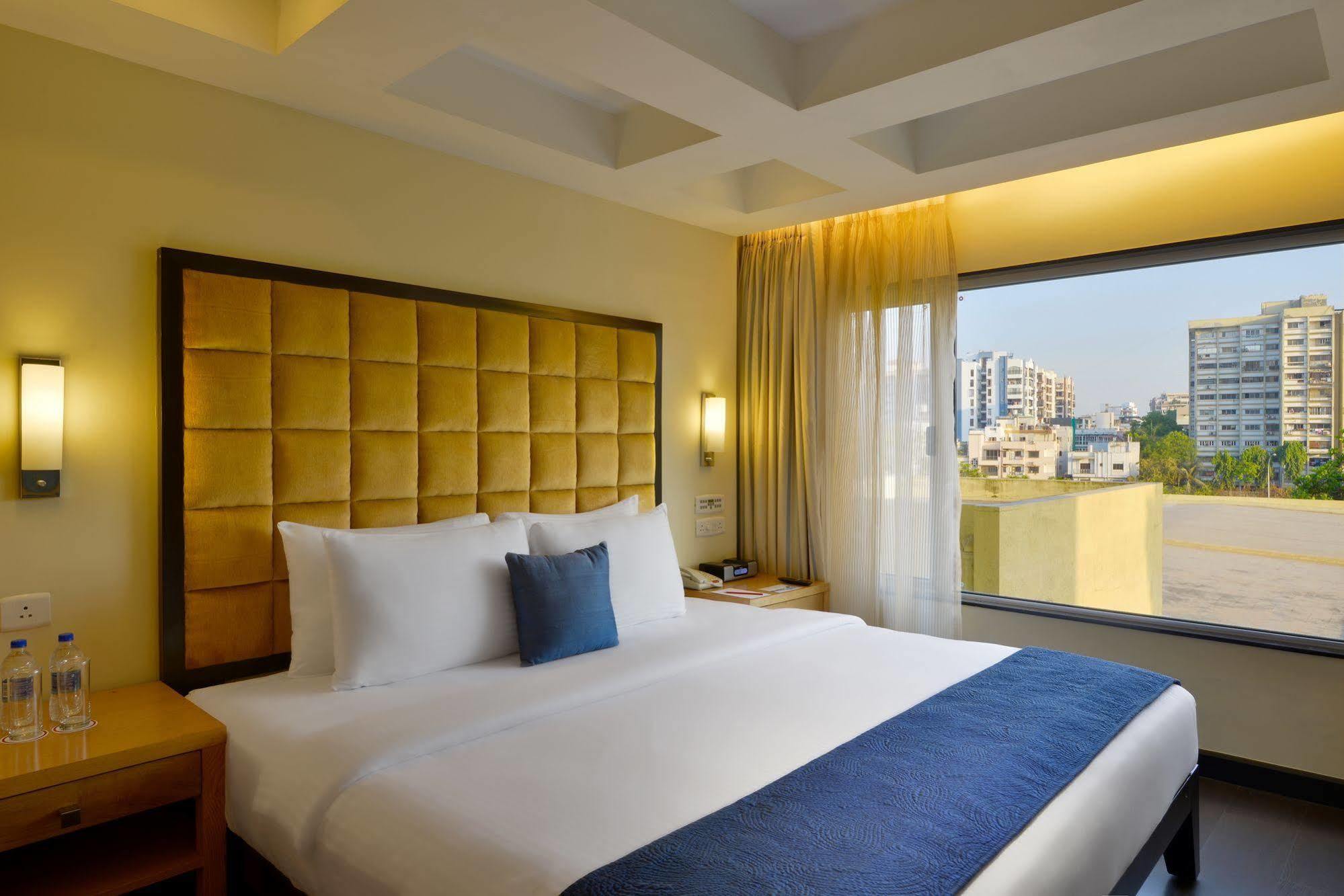 Surat Marriott Hotel Exterior foto